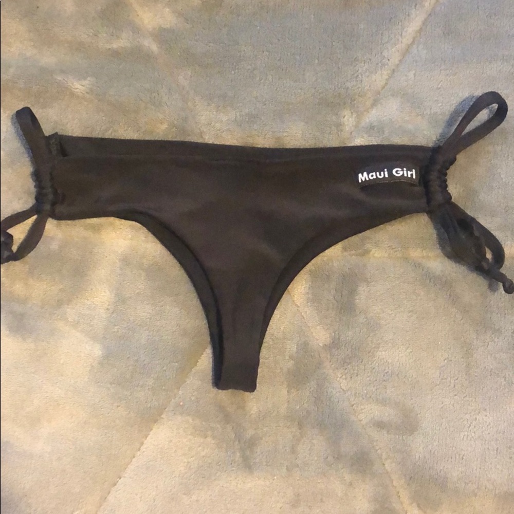 Maui girl small bottoms